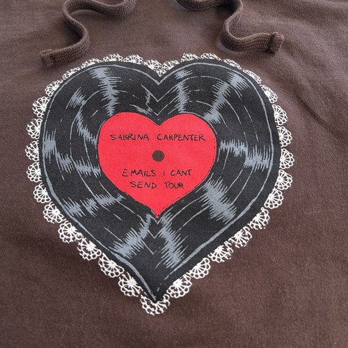 Sabrina Carpenter Tour Hoodie Size 2XL Brown Vinyl Heart Emails I Can't Send - Picture 3 of 7