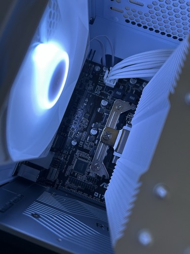 Very Fast Custom Gaming PC - i7 7700 | RTX 2060 | 16GB RAM | 500 SSD WIN 11 - Picture 5 of 8