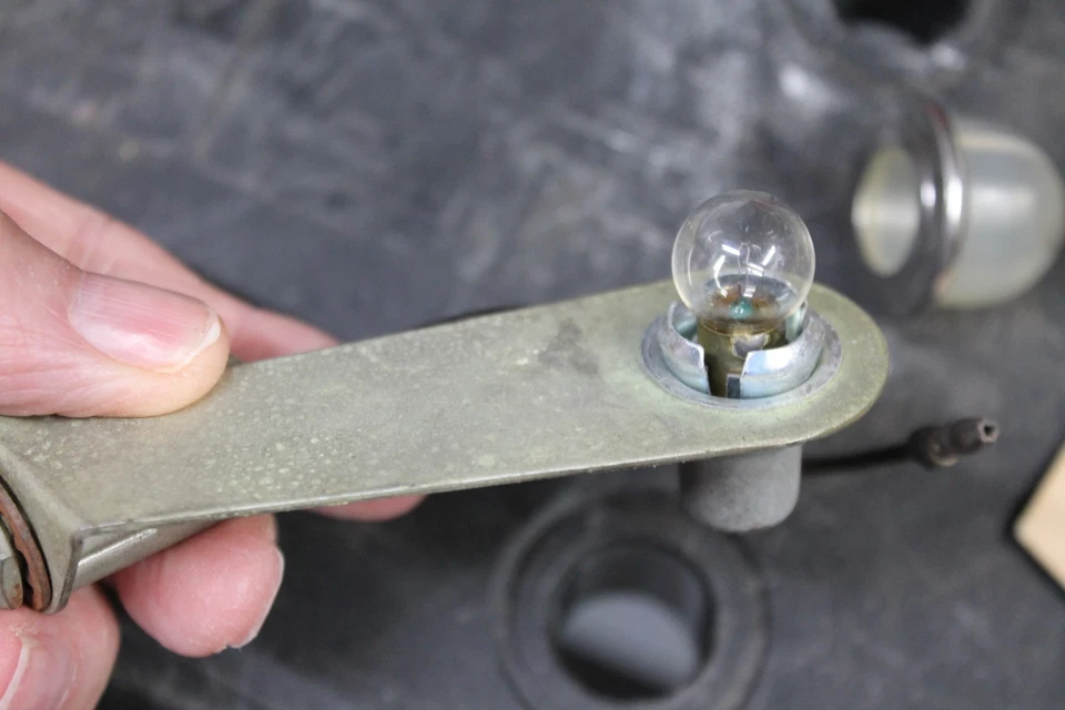 Lámpara guantera Oldsmobile 1954-1955-1956 luz S88-98 Starfire Olds 54-55-56 GM Foto 3 de 4