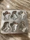 WILTON 1991 ALUMINUM 6 SMALL GHOST CAKE MUFFIN  PAN 2105 3845 Halloween!