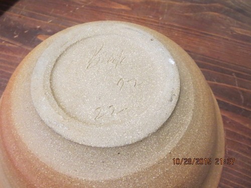 HAND CRAFTED POTTERY BOWL 9" ACROSS X 4" DEEP--#T18A-1 - Picture 4 of 24