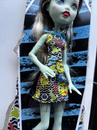 Monster High Frankie Stein Puppe lose auf Karte kann muffig riechen 2015 entfernt - Bild 3 von 7