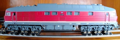 Roco 63430 Spur HO Diesellok DR BR 142 "Ludmilla" in roter Lackierung - Bild 2 von 14