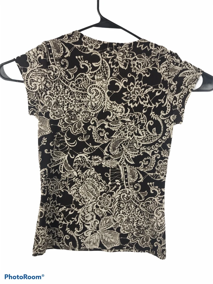 Camisa lápiz labial para mujer manga corta mediana cuello en V Foto 3 de 4