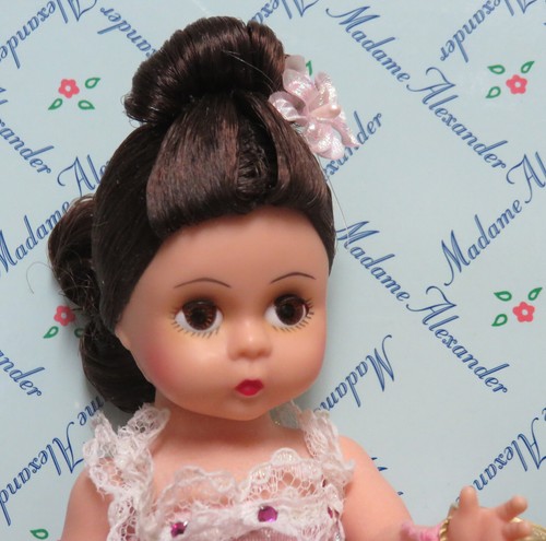 NMIB 8" 1998 MADAME ALEXANDER ICE SKATING DOLL #16361 75th ANNIVERSARY DOLL - Picture 4 of 7