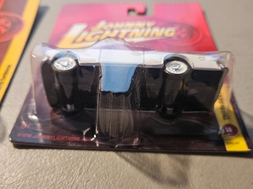 Johnny Lightning Forever 64 1:64 White Lightning 1953 Packard Caribbean + Reg. - Imagen 5 de 8