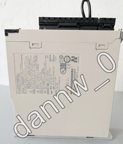 New in box Yaskawa SGD7S-2R8A20A AC Servo Drive - Picture 2 of 3