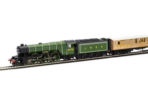 Hornby R1255M "FLYING SCOTSMAN" Train set - OO Gauge - Picture 5 of 13