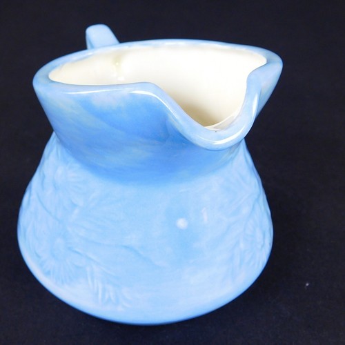 Vintage ceramic Pitcher 1 Pint Light Blue Raised Daisies 1971 Signed By Bea 1971 - Picture 8 of 12