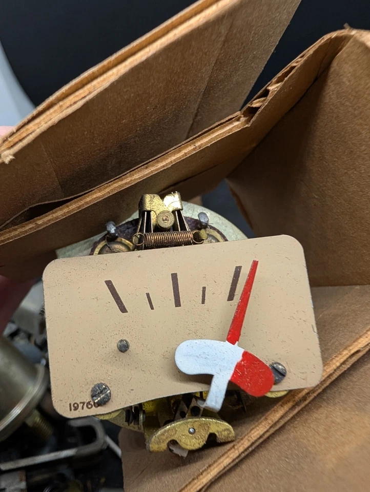 Nuevo de Lote Antiguo 1940 Dodge Deluxe Especial Combustible Gasolina Tablero Instrumentos Cuadro Medidor Foto 4 de 4