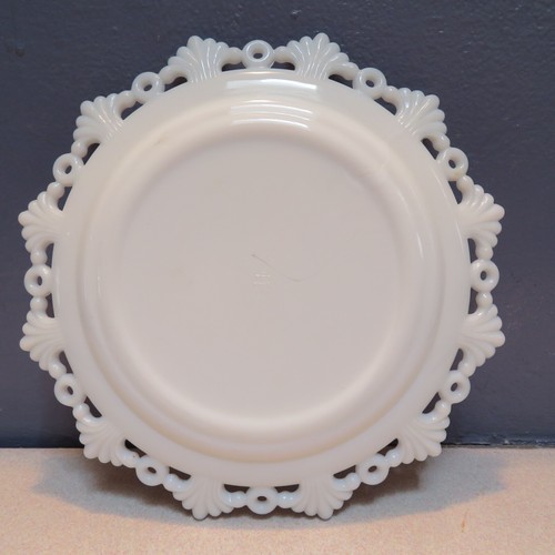 Westmoreland White Glass Plate - Picture 3 of 4