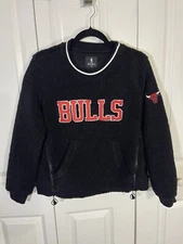 Chicago Bulls Sherpa Sweater Size Small Crewneck Pullover Black Embroidered Zip