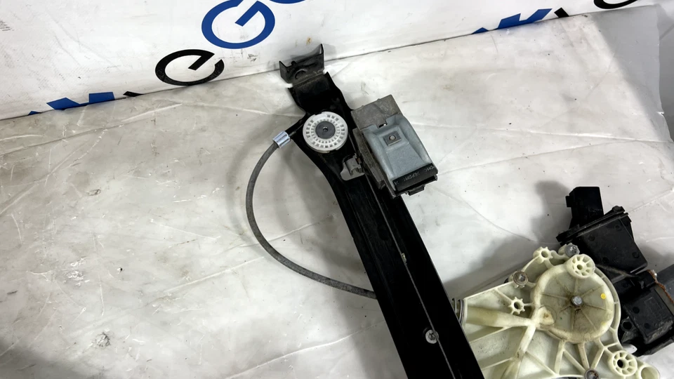 OEM 10-11 Chevy Camaro LS LT SS Left Side Window Regulator & Motor 92249759 - Image 4 of 4