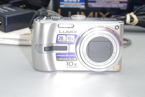 Boxed Panasonic Lumix DMC-TZ3 7.2MP 10x Zoom in Silver - Excellent - Picture 2 of 9
