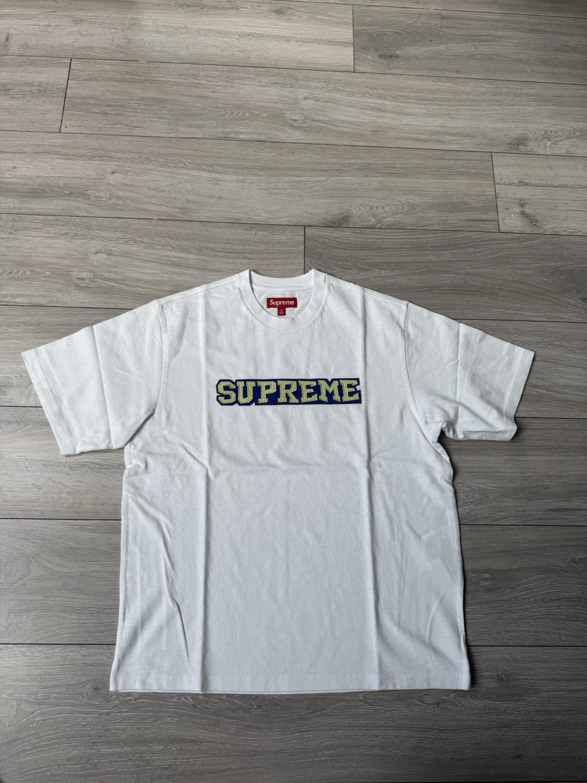 Petit haut blanc Supreme Applique S/S neuf