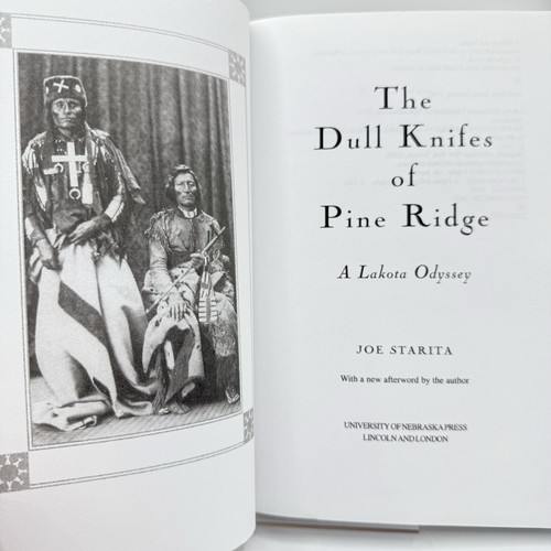 The Dull Knifes of Pine Ridge: A Lakota Odyssey by Joe Starita - Imagen 4 de 9