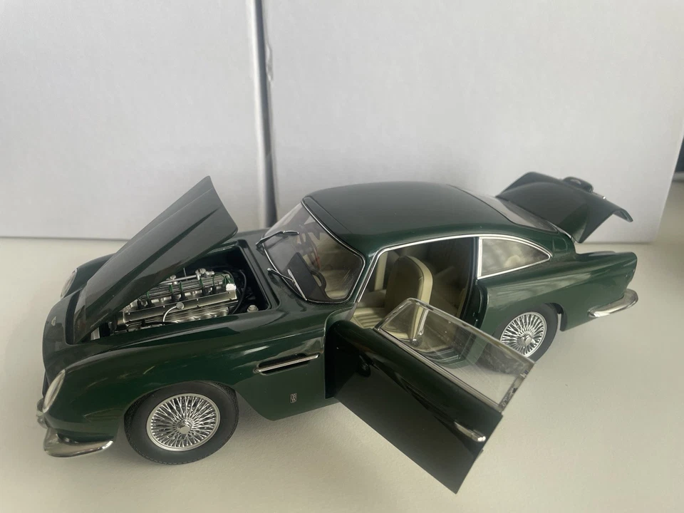 1:18 AUTOART Aston Martin Db5 1964 British Racing Green AA70286 - Immagine 2 di 4