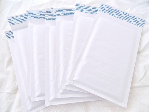 100 Pearl White 4x8 Kraft Bubble Mailers, Wholesale Padded Shipping Envelopes - Picture 2 of 5