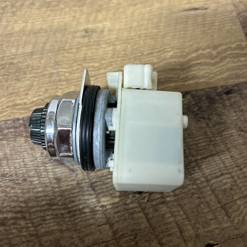 D Square 9001 Series H Type KM1 110-120V 50-60HZ Lamp 755 GREEN - Picture 4 of 6