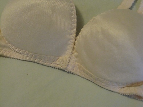 Olga Bra Body Silk Seamless 32B Style #345 Light Beige Padded NWT Rare - Picture 2 of 6