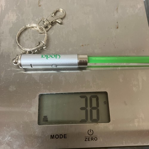 Disney Parks 2005 Star Wars Yoda Green Lightsaber Keychain Does Not Light Up - Picture 17 of 19