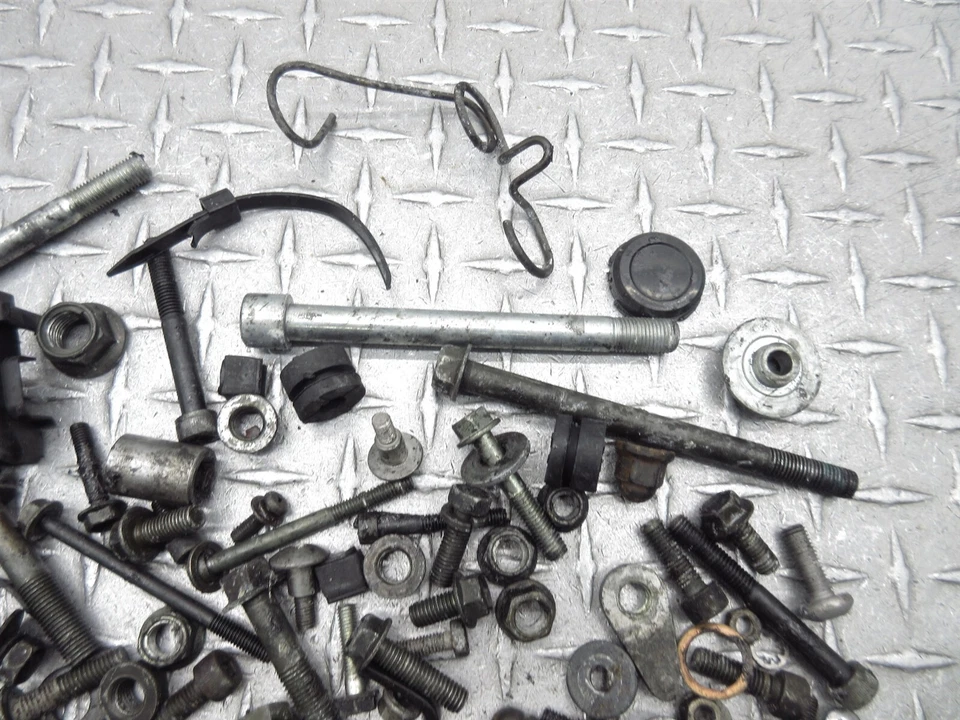 98-06 Suzuki Katana GSX750F GSX750 2002 lote de herrajes tuercas pernos tornillos varios OEM Foto 4 de 4