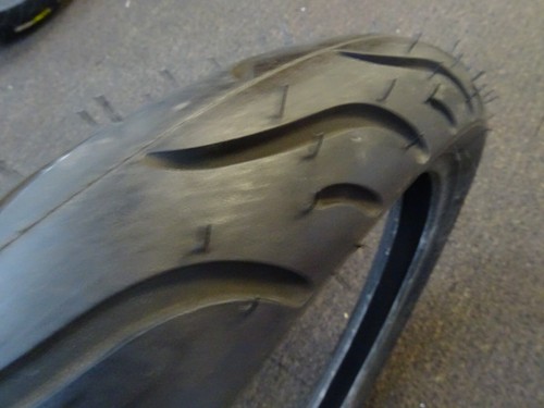 Neumático sin tubo Michelin Pilot Street 60 90 17 30s 2013 nuevo lote antiguo GC22 877 - Imagen 2 de 9