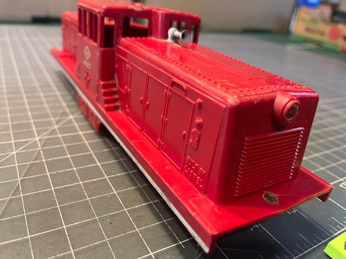 LIONEL Train 44 Ton LV 627 Center Cab Diesel Switcher Locomotive SHELL PART LotH - Picture 16 of 24