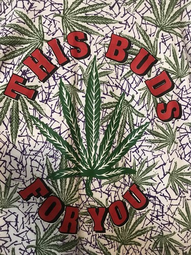 CAMISETA DE COLECCIÓN ""THIS BUDS FOR YOU"" Impreso Total MARIHUANA Weed Refer L 46" 420 - Imagen 2 de 7