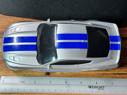 2015 Ford Mustang 5.0 GT Fastback Plastic Silver & Blue Car/Racing Stripes 1:20 - Picture 2 of 5