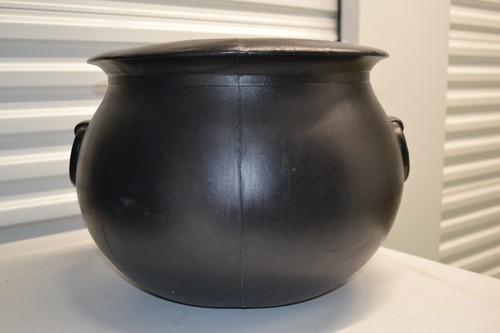 Huge XL 1987 Union Black Cauldron Blow Mold Halloween Prop Decoration 12” X 16” - Picture 2 of 6
