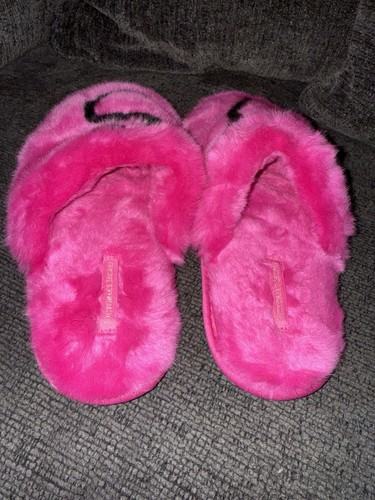 Victoria Secret Logo Plush Faux Fur Closed Toe Slippers Sz 8 Hot Pink - Picture 3 of 5