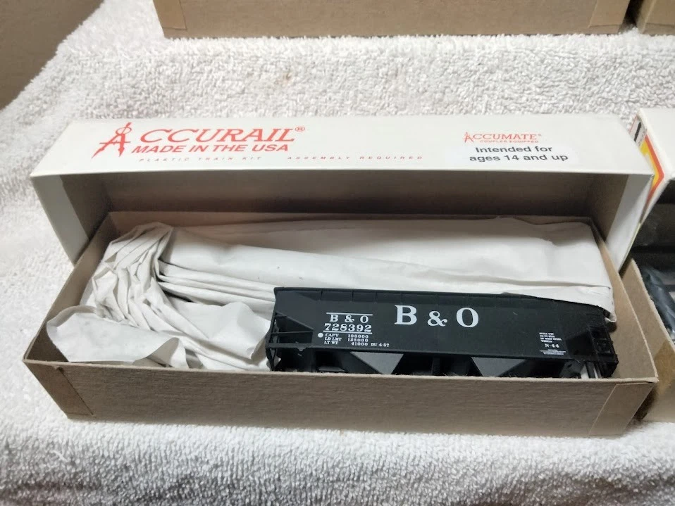 HO Scale Accurail Unassembled Baltimore & Ohio (B&O) Hopper Freight Car Lot of 5 - Image 4 of 4