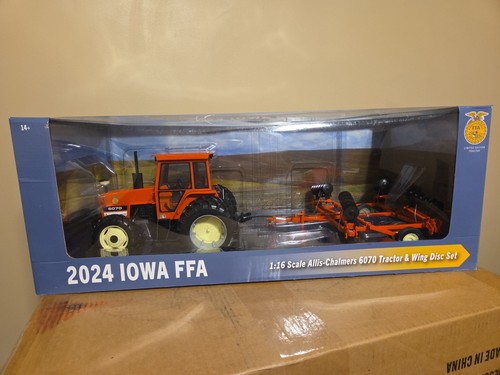 1/16 Allis-Chalmers 6070 Traktor mit Flügelscheibe Set 2024 Iowa FFA Edition