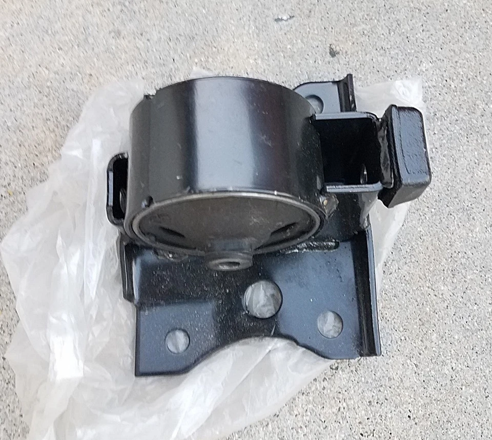 Крепление коробки передач 11220-7J110 00-06 Nissan Sentra 99-02 Infiniti G20 - Изображение 2 из 3