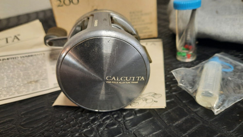 Shimano Calcutta 200 Baitcastrolle Japan RE:31920 mit Box und Tasche - Bild 6 von 17