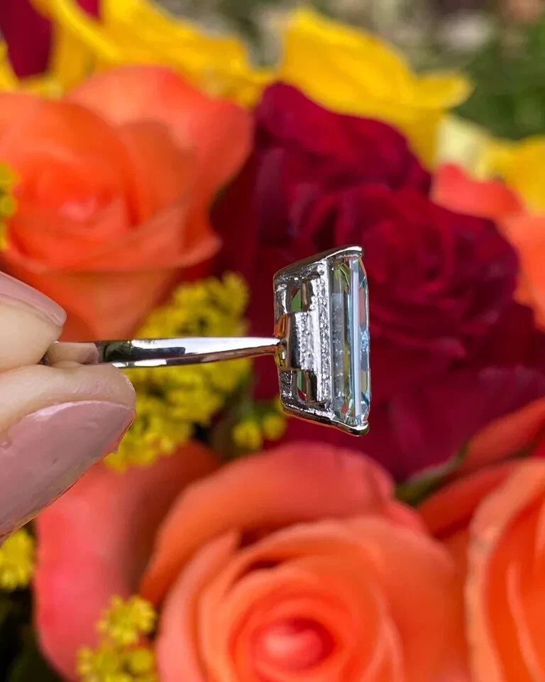 Anillo de compromiso de diamantes aguamarina natural corte esmeralda de 6,30 quilates oro blanco de 14 quilates 7 Foto 4 de 4