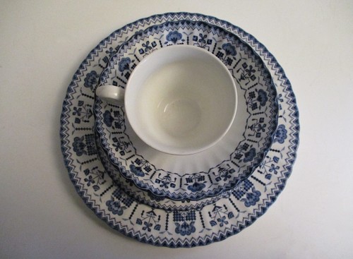 Royal Staffordshire Needlework Samplers Fine China England (5) Piece Set - Picture 3 of 11