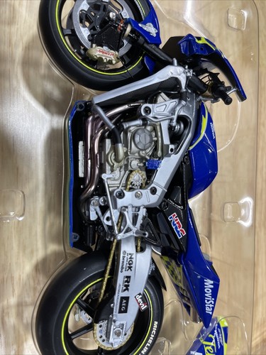 Minichamps 1/12 Scale 122 041015 - Honda RC211V S. Gibernau MotoGP 2004 - Picture 11 of 18