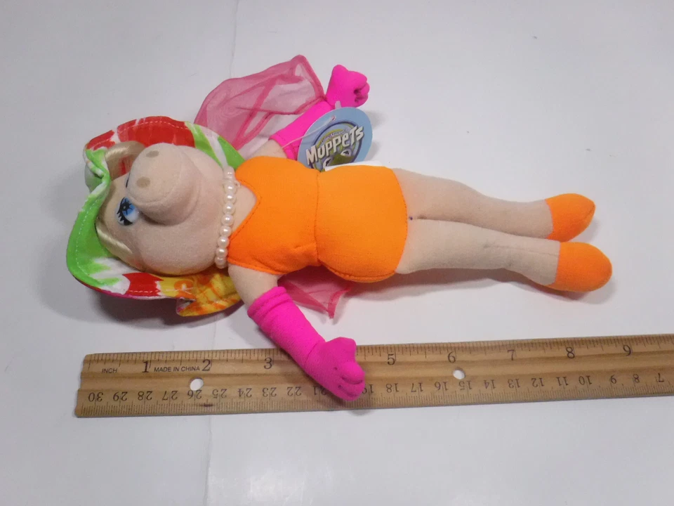 Miss Piggy Nanco Muppet 毛绒花卉帽子粉色围巾珍珠玩具 8 - 9 英寸芝麻 — 第 2/4 张图片