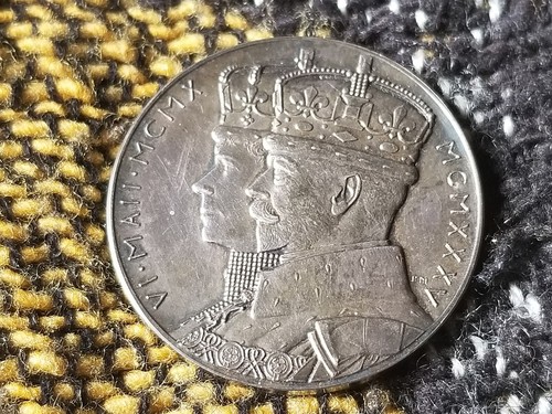 King George V 1910-1935 Silver Jubilee Silver Medallion - with Box - Picture 2 of 5