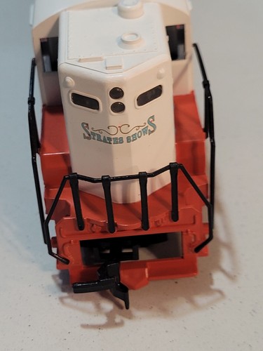 Ho Scale James E Strates Shows SD24 Diesel Locomotive - Picture 5 of 6