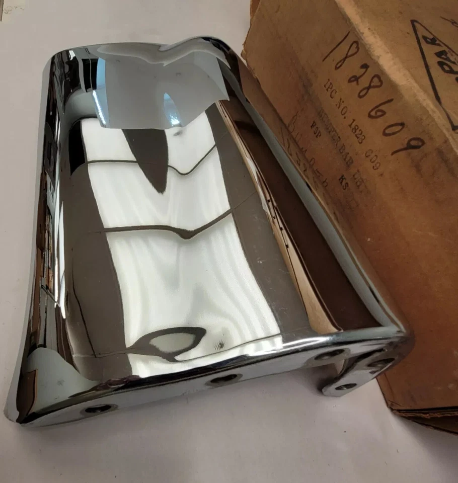 1959 Chrysler Imperial extensão de para-choque traseiro esquerdo do lado do motorista 1828609 NOS. - Imagem 2 de 4