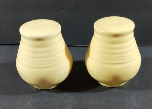 Gibson Housewares Pastel YELLOW Mix and Match Stoneware SALT AND PEPPER SHAKERS - Picture 3 of 6