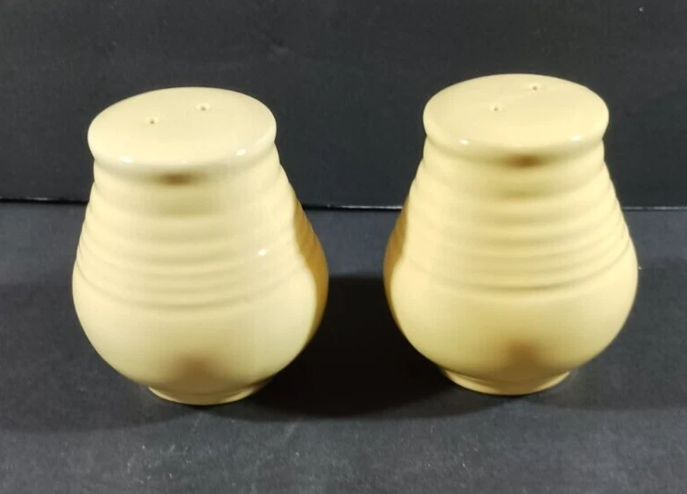 Gibson Housewares Pastel YELLOW Mix and Match Stoneware SALT AND PEPPER SHAKERS - Image 3 of 4