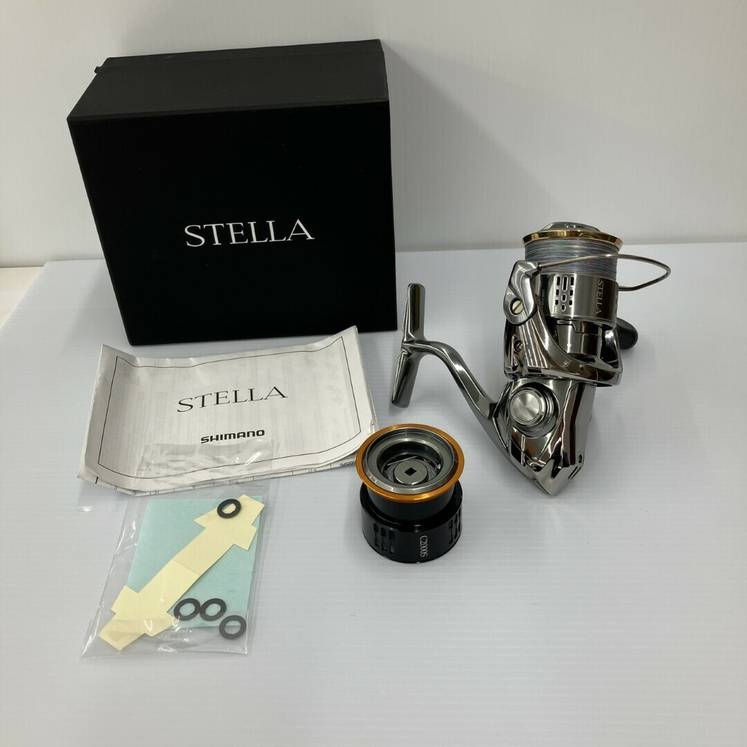 Shimano 18 Stella C2500Shg Scratches Level B Box With Shimano 18 Stella C2500Shg Scratches Level B Box With
