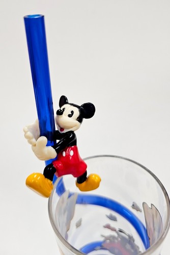 Taza de plástico del barrio de Mickey Mouse de Disney con pajita incorporada de colección - Imagen 2 de 6