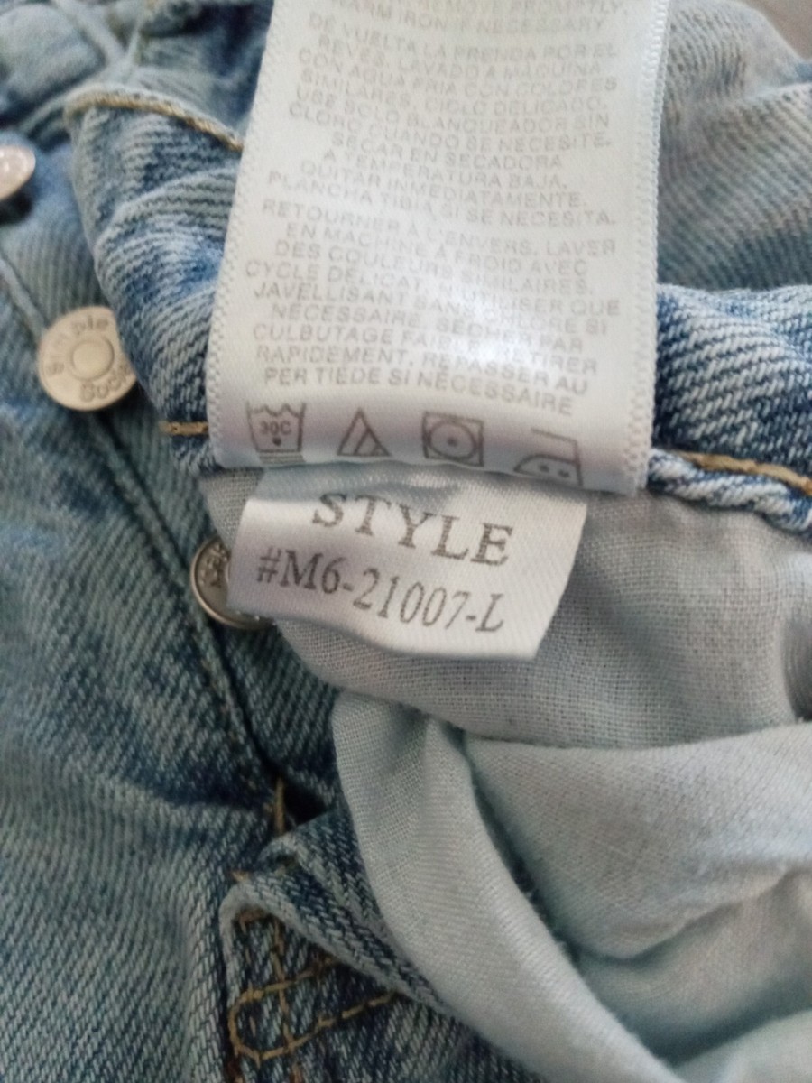 Simple Society Size 1/25 Destroyed Mom Jeans Light Wash High Simple Society Size 1/25 Destroyed Mom Jeans Light Wash High