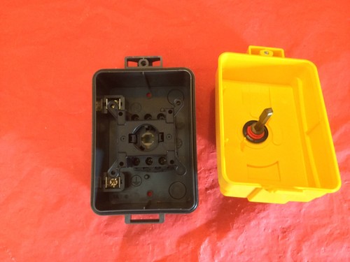 TELEMECANIQUE VCFN12GE Emergency Stop Switch Disconnector 10A. - Picture 3 of 4