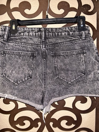 ALLSAINTS Washed Black Cutoff Shorts Women's Size 28 - Imagen 3 de 5